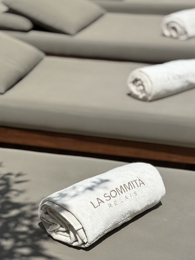 🇮🇹 🏨 L A  S O M M I T Á • O S T U N I ⭐️ 