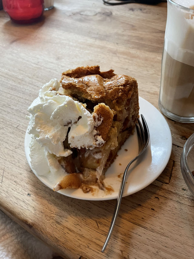 🍏✨ 암스테르담에서 꼭 가봐야 할 애플파이 맛집 – Winkel 43 ✨🍰
