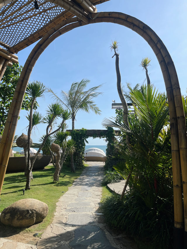 Luna Beach Club in Bali