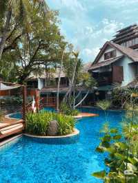 resort‑style ambiance, cozy rather than formal luxury experience  