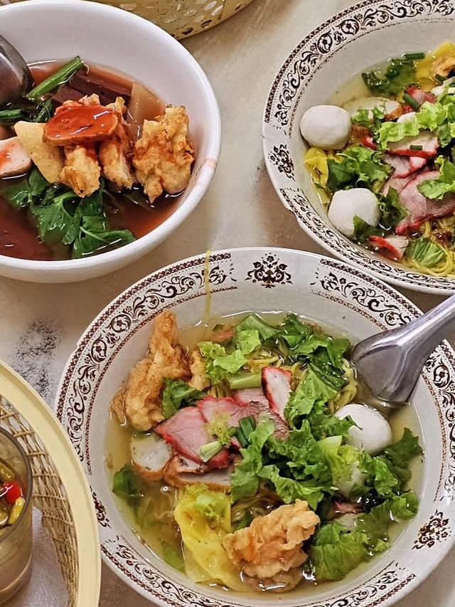 📍 เย็นตาโฟสามพี่น้อง ภูเก็ต