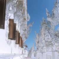 ✨🏯 *Wat Rong Khun: The Surreal White Temple of Chiang Rai* 🕊️🎨