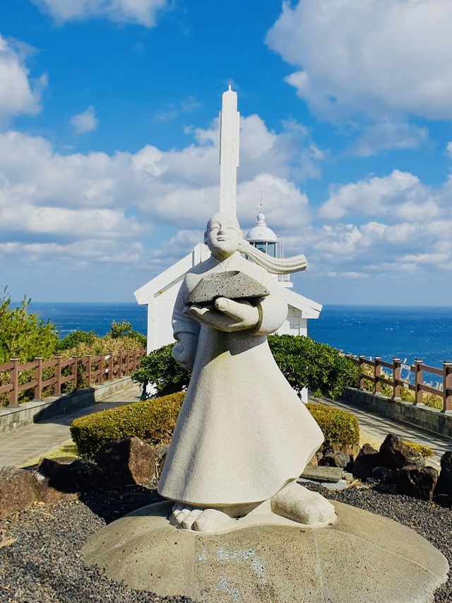 A Majestic Beacon with Breathtaking Island Panoramas