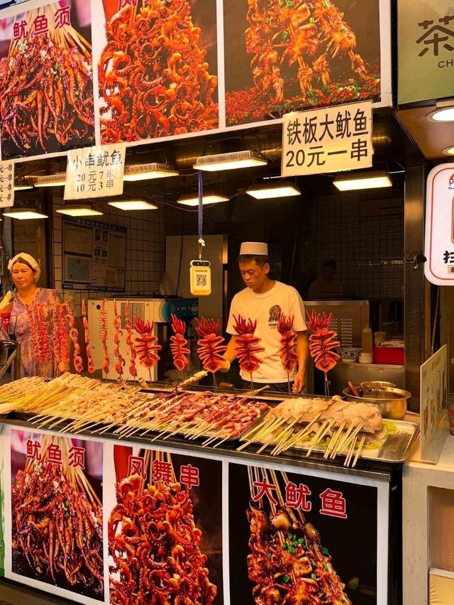 Street Food Heaven and City Energy at Muslim Quarter Street