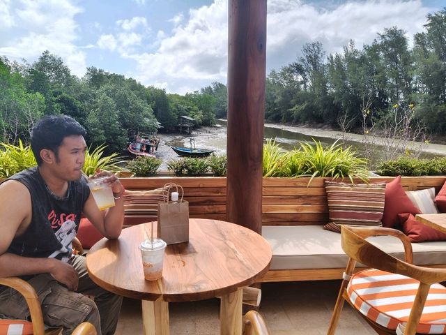 คาเฟ่ลับ แห่งใหม่ของระยอง Lawon 