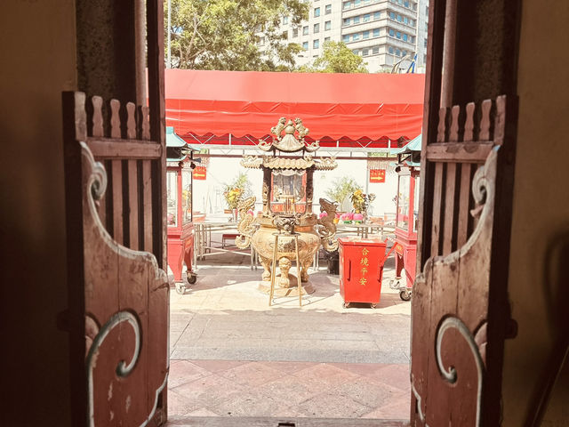 「信仰與文化的交融,是一座城市最深的底蘊。」 「信仰與文化的交融,是一座城市最深的底蘊。」