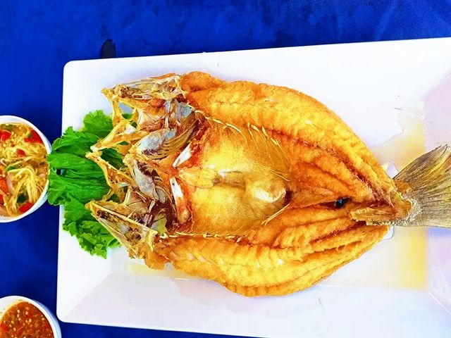 Lung Sawai Seafood – Authentic Thai Flavors