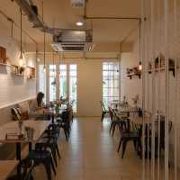 Brekkie Organic Cafe & Juice Bar 🥗🥑🥤 