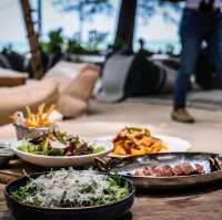 Cave Beach Club คาเฟ่ ชิลริมหาดพัทยา