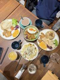 Labers Coffee Pergudangan, Industrial Chic Meets Local Comfort
