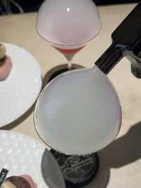 オリジナルカクテルが可愛すぎるカフェ