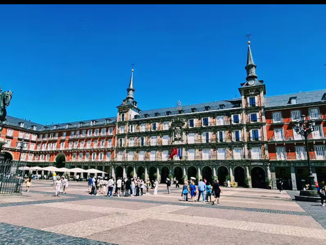 Madrid on Foot: Where Every Street Tells a Story Madrid on Foot: Where Every Street Tells a Story
