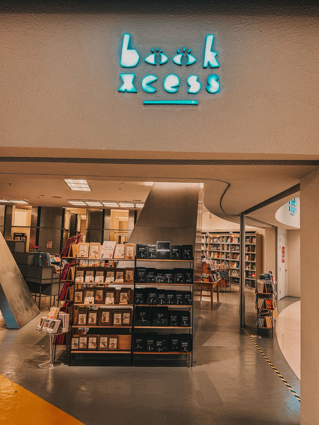A Reader’s Retreat — BookXcess @ Lalaport 