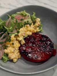 The Sunny Side Café – Boracay: Breakfast, Beachfront & Big Flavors 🌴☕