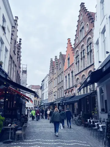Romantic Moments at Bruges' Market Square