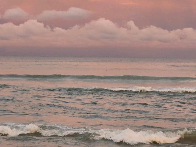 베트남 다낭 미케비치의 아름다운 일몰 베트남 다낭 미케비치의 아름다운 일몰