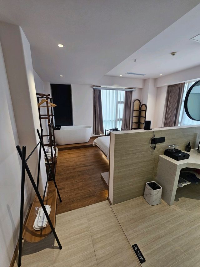 360° City Views & Chic Minimalist Vibes at Mixiyue Scenic Hotel in Chongqing 💫