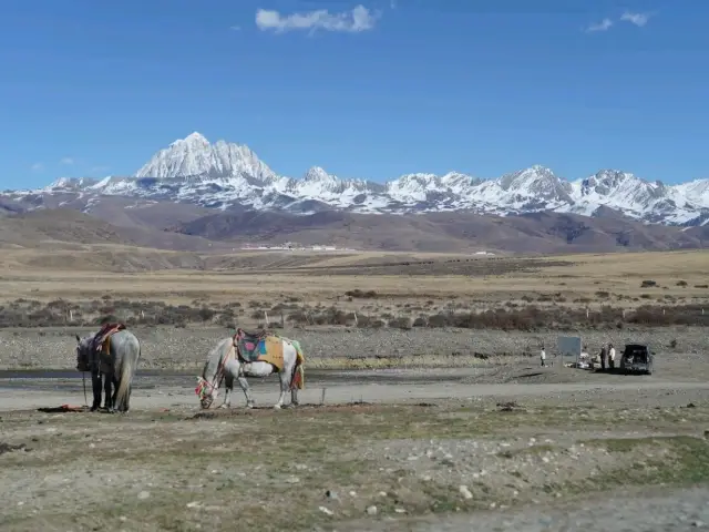 The scenery of Yala Snow Mountain