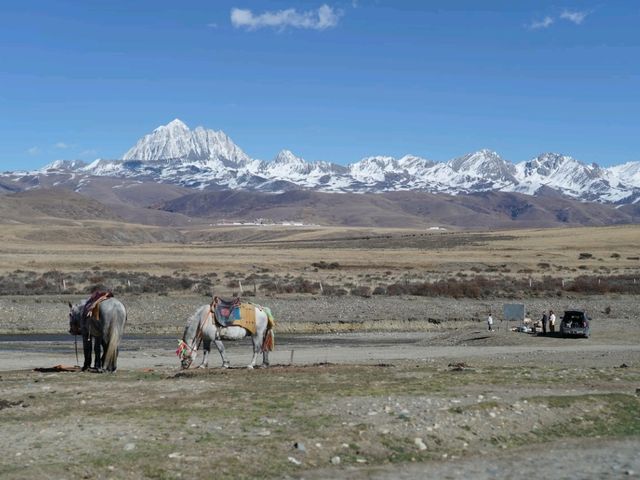 ทิวทัศน์ของภูเขาหิมะยาล่า (Yala Snow Mountain)