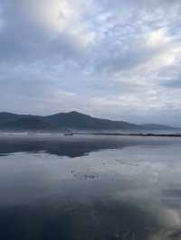 瀘沽湖晨霧|霧裡的湖光與水性楊花