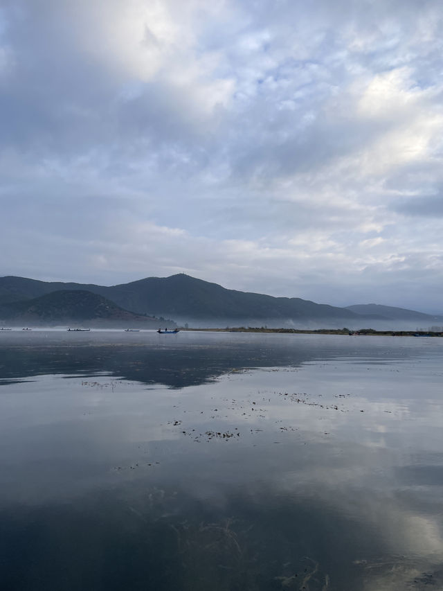 瀘沽湖晨霧|霧裡的湖光與水性楊花 瀘沽湖晨霧|霧裡的湖光與水性楊花