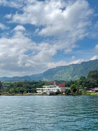 DANAU TERSEMBUNYI - DANAU TOBA DARI INDONESIA。