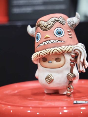 高さ6mのBUCKET MAN＋フランスの賭神がComic Conに降臨！スティーブン