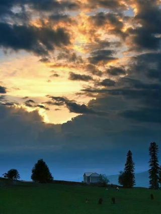 🌄 Dusk Over Nalati | Xinjiang at Its Most Beautiful