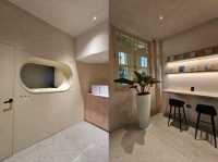 Guests consistently praise the exceptionally comfortable beds, crisp linens, and strong air-condi