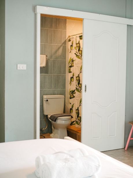 Hub Hua Hin 57: Minimalist Downtown Stay for Under 1,000 Baht