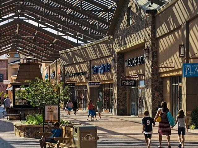 🛍️哇好便宜啊！去Outlets at Traverse Mountain豪買吧！🛍️ 