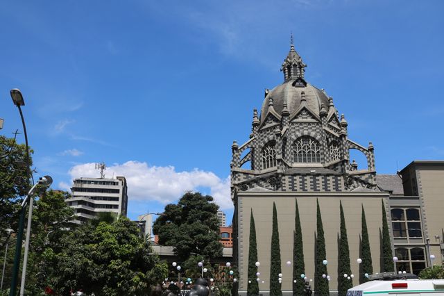 Discover Botero´s art in Medellin 🎨🔍