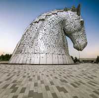 The Kelpies & The Helix： 🐴✨  蘇格蘭的現代神話，令人 awe-struck 的馬匹雕塑！