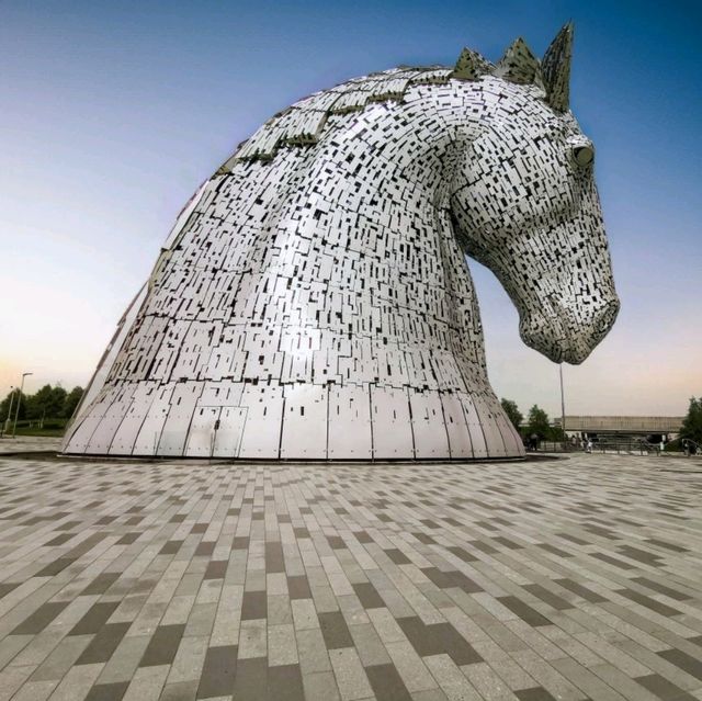 The Kelpies & The Helix： 🐴✨  蘇格蘭的現代神話，令人 awe-struck 的馬匹雕塑！