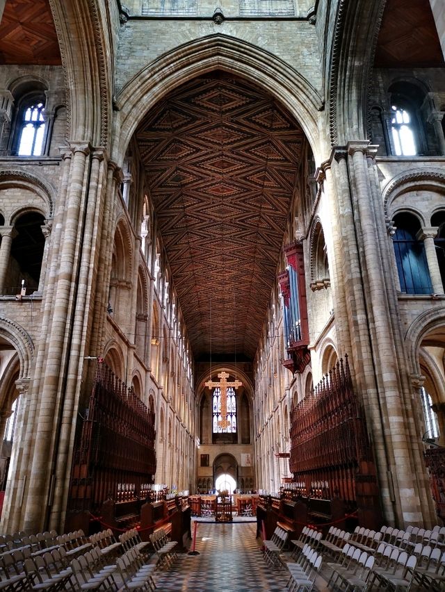 Discover Peterborough Cathedral: History & Beauty