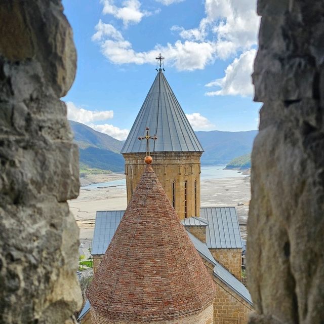 Ananuri & the Azure Reservoir 🏰🏞