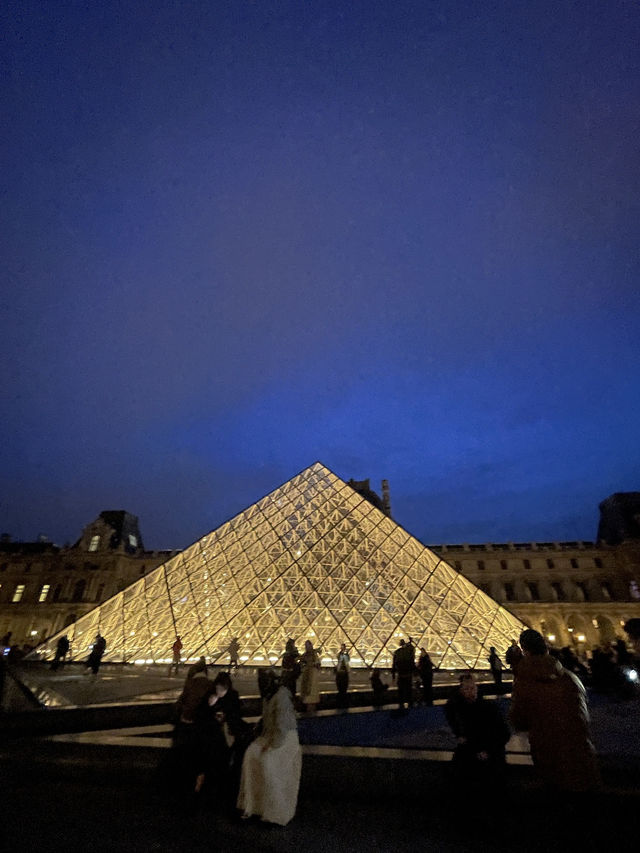 Sparkles and Dreams: Seeing the Eiffel Tower Light Up