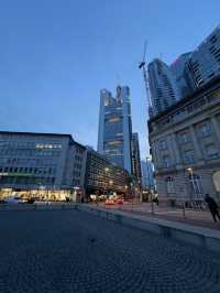 🌃✨ Frankfurt am Main at Night – Where Skyscrapers Shine and History Whispers 🌉🌟 