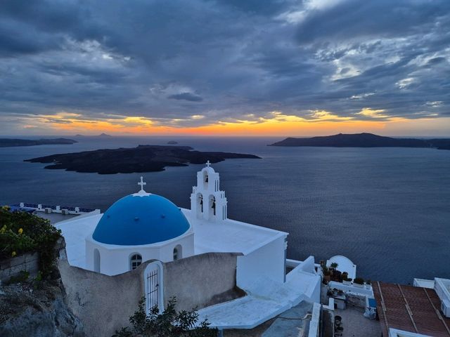 🎄 A White Christmas… in Blue and White: Why Santorini Is Magical in Winter 🇬🇷✨