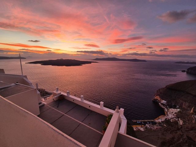 🌅 Fira Sunset Magic: Why the Heart of Santorini Glows the Brightest