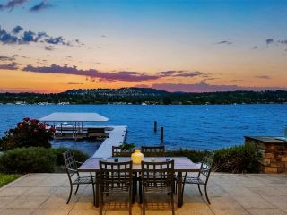 Lakeside Bliss✨3840 E Mercer Way