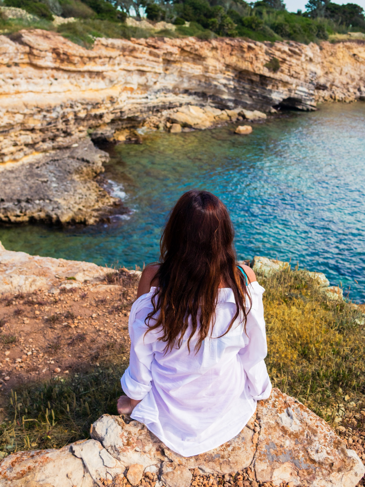 Where the River Meets the Sea: Spiaggia del Gelsomineto, Sicily 🌊

If you want to experience the wilder, untouched side of Sicily, put Spiaggia del Gelsomineto on your bucket list!
This stunning spot is uniquely located right where the Cassibile river meets the Ionian Sea, marking the coastal edge of the famous Riserva Naturale Cavagrande del Cassibile. It’s a perfect mix of fresh river vibes, limestone cliffs, and crystal-clear sea water.

Here are a few tips for your visit:
 The Landscape: The beach is surrounded by a beautiful pine forest (Pineta del Gelsomineto), which gives great natural shade. The water here is incredibly transparent and has a gorgeous turquoise tint — perfect for snorkeling and swimming.
 The Cliffs: If you follow the rocky paths along the cliffs, you’ll catch breathtaking views of the wild bays below (and get some amazing photos!).

 Good to know: 
1. Wear sturdy shoes or water shoes if you plan to explore the rocky coastline.
2. Bring your own snacks and water, as it’s a protected natural area with minimal commercial infrastructure.
3. Parking nearby is usually paid, but it’s absolutely worth it for the peace and beauty you get.

A true hidden gem in southern Sicily that feels like a pristine paradise! 🇮🇹

#sicily #gelsomineto #traveltips #hiddengems #beachlife #travel2026 