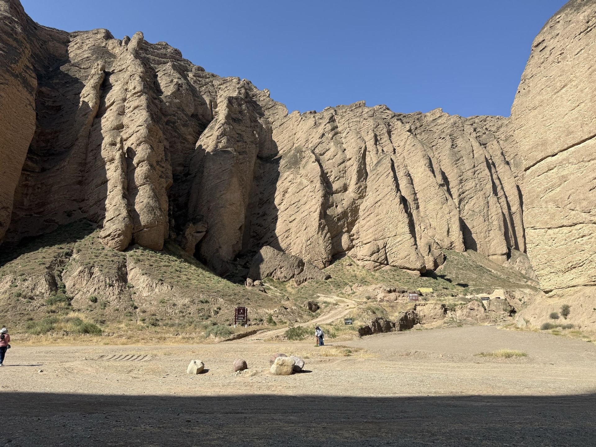 Enjoy an easy trip to Lanzhou Yellow River Stone Forest and Yongtai Ancient City with Trip.com recommendations.