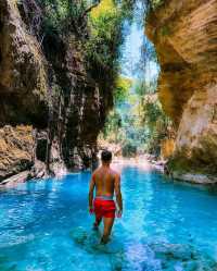 Kawasan Falls, Cebu: Embrace Nature's Finest! 🌴💦