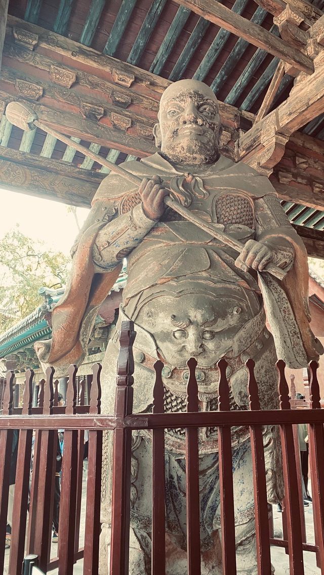 晉祠，是位於山西省太原市晉源區的一座古建築群，原名為晉王祠，初名唐叔虞祠，是為了紀念晉國開國諸侯唐叔虞及母後邑姜後而建，晉祠是中國現存最早的皇家祭祀園林，也是中國古代建築藝術的集約載體，被譽為“晉祠三絕”