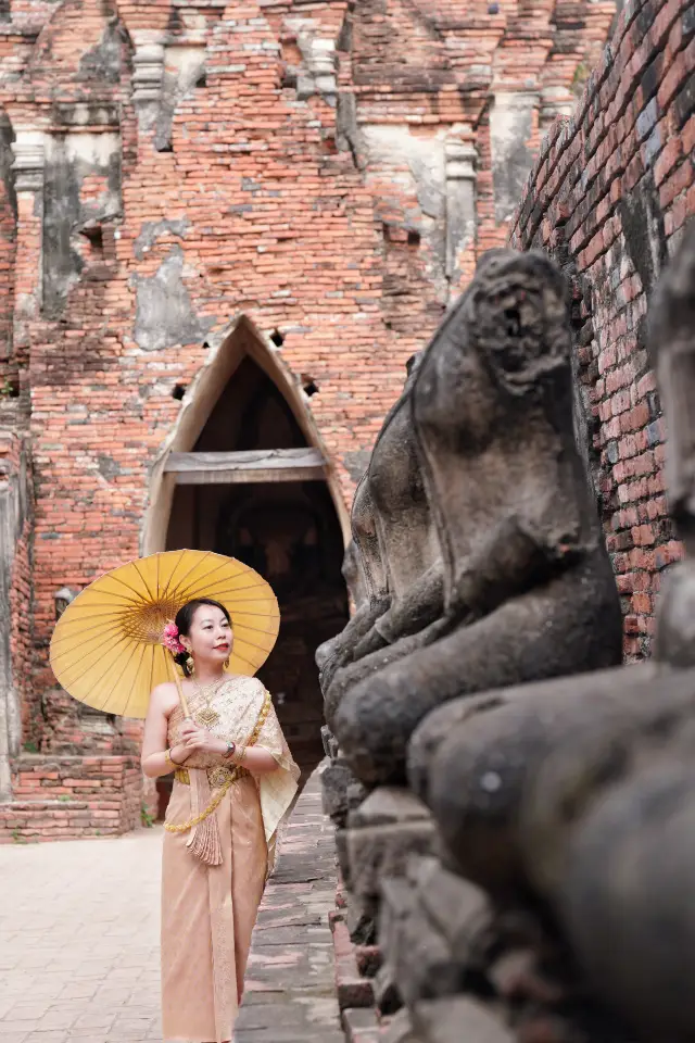 Tôi đã trải nghiệm trang phục Thái Lan màu vàng với giá 50 Đài tệ ở Ayutthaya!