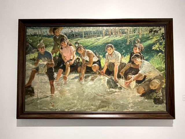 回想起那些波瀾壯闊的往昔歲月，看看今天，我們正走在大路上