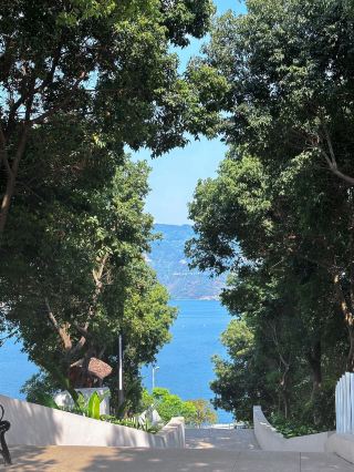One-Day Tour Guide to Shuifu: XINSHOU Sky Ladder Challenge + SHAONVPING Resort + MAHU Mansion Ancient Town Exploration