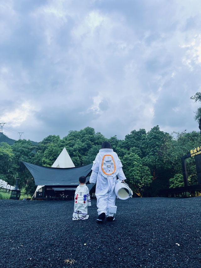 離城半日，帶娃去月球