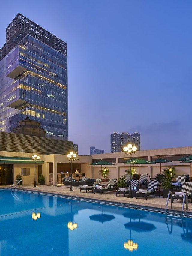 🌟 Hong Kong Hotspot: Holiday Inn Golden Mile 🏨✨